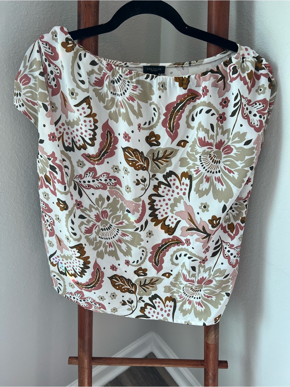 Ann Taylor Cream Floral Cap-Sleeve Blouse with Pink and Tan Accents